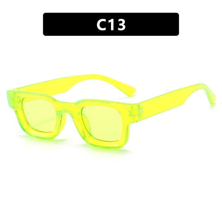 Dame moteriktig solbrille i elegant, kantet design Skanto