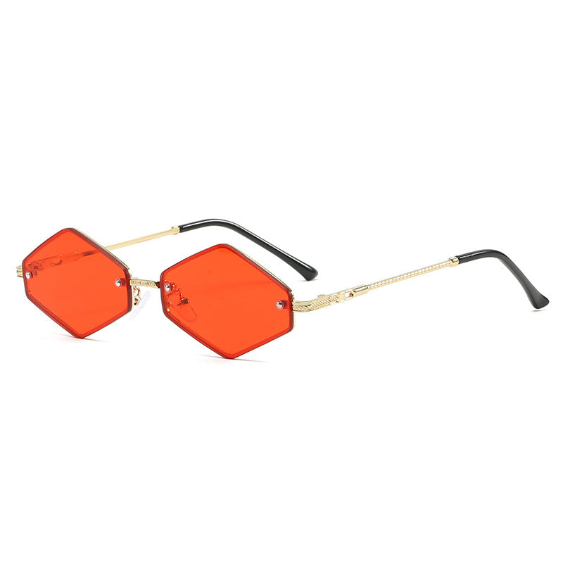 Kvinnelige hjerteformede solbriller i trendy design Skanto