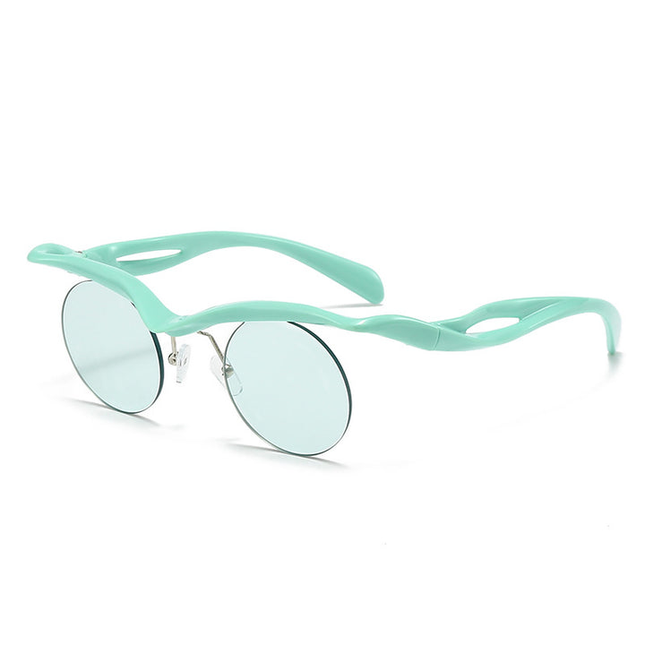 Dame moteriktig solbrille med innovativ ramme Skanto