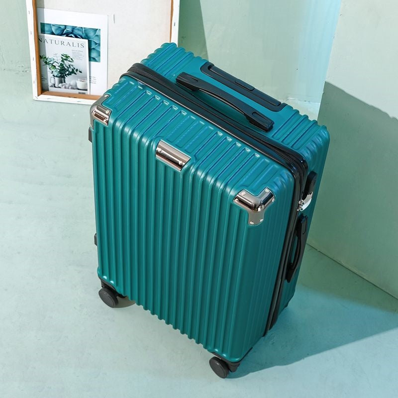 Hardshel suitcase with robust wheel system Skanto