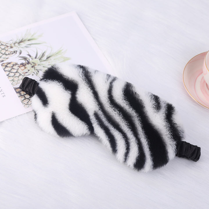 Dame nan koselig kunstfell-sovemaske med hjertepreget overflate og rynket komfortbånd Skanto