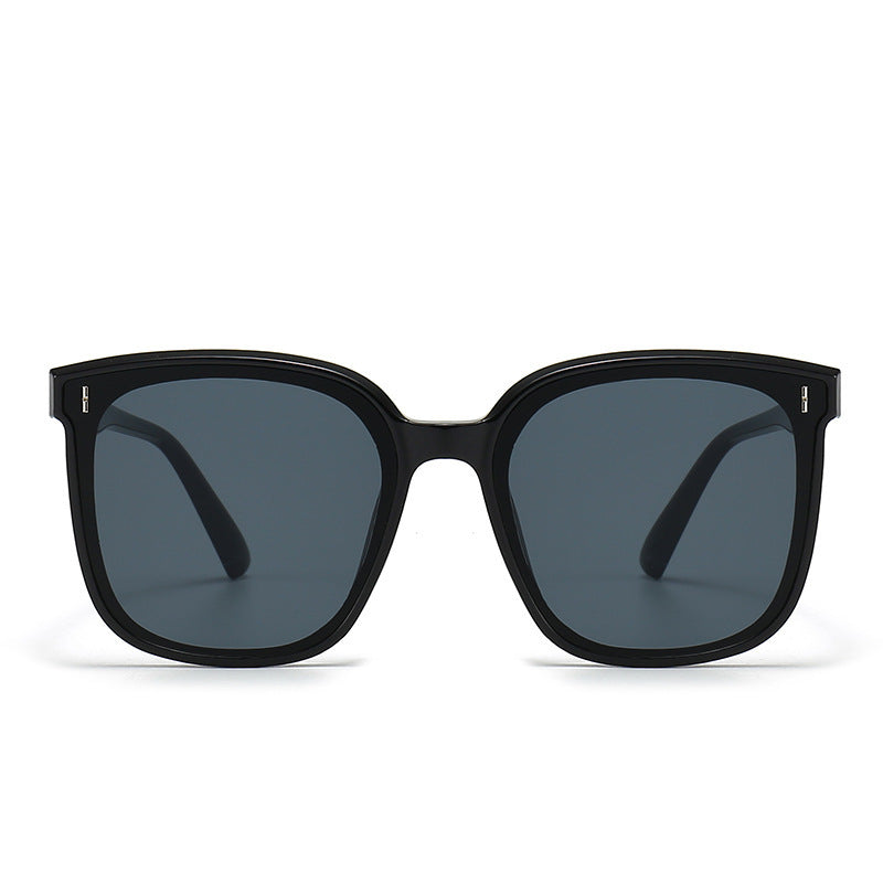 Dame Motekom solbrille med beskyttende UV-filter og elegant design Skanto