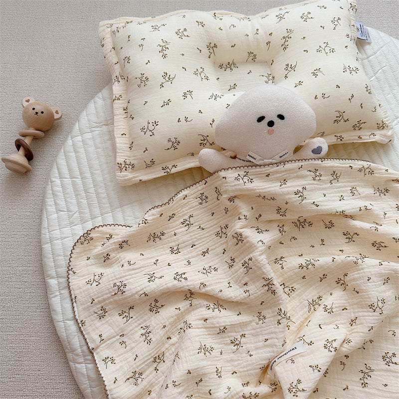 Unisex Musselinteppe med delikat blomsterdesign og elegante volanger Skanto
