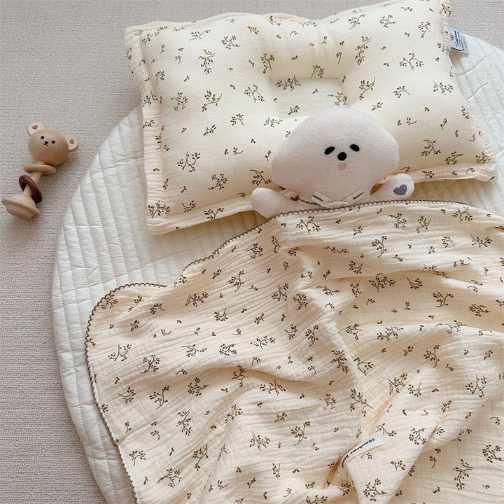 Unisex Musselinteppe med delikat blomsterdesign og elegante volanger Skanto
