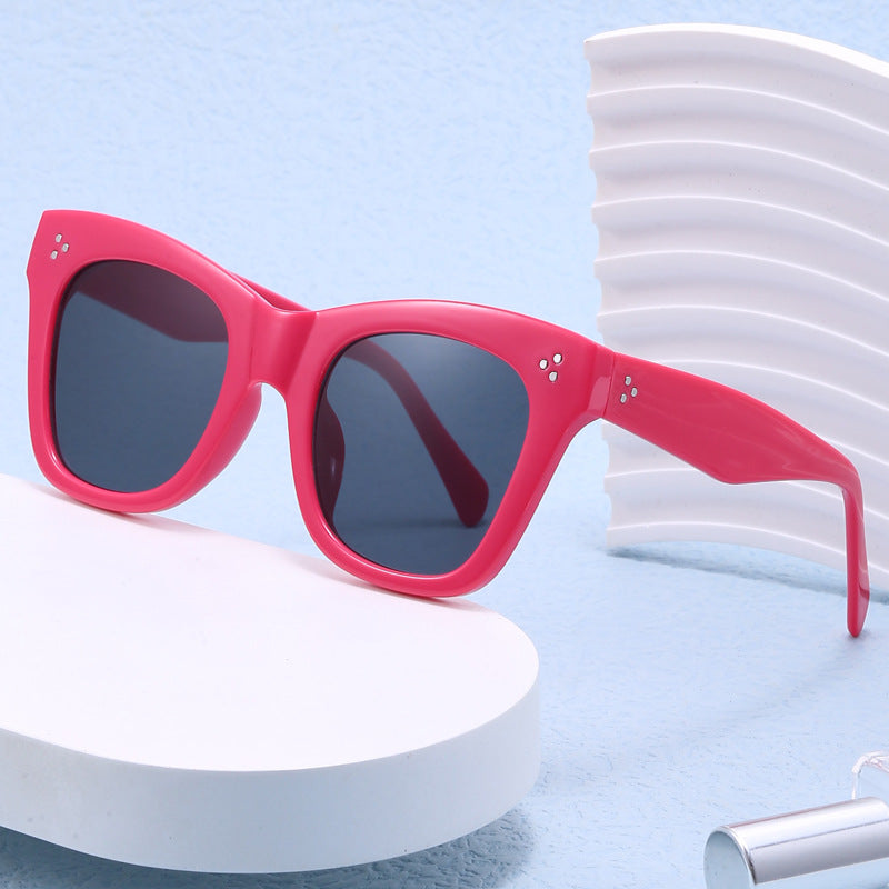 Dame moteriktig solbrille i stilfullt katteøye-design Skanto