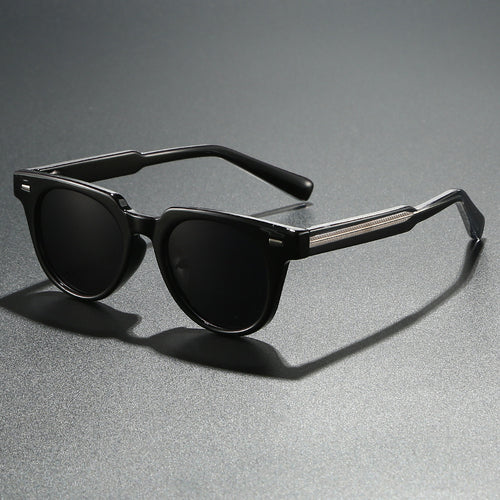 Dame moteriktig solbrille i elegant retro-design Skanto
