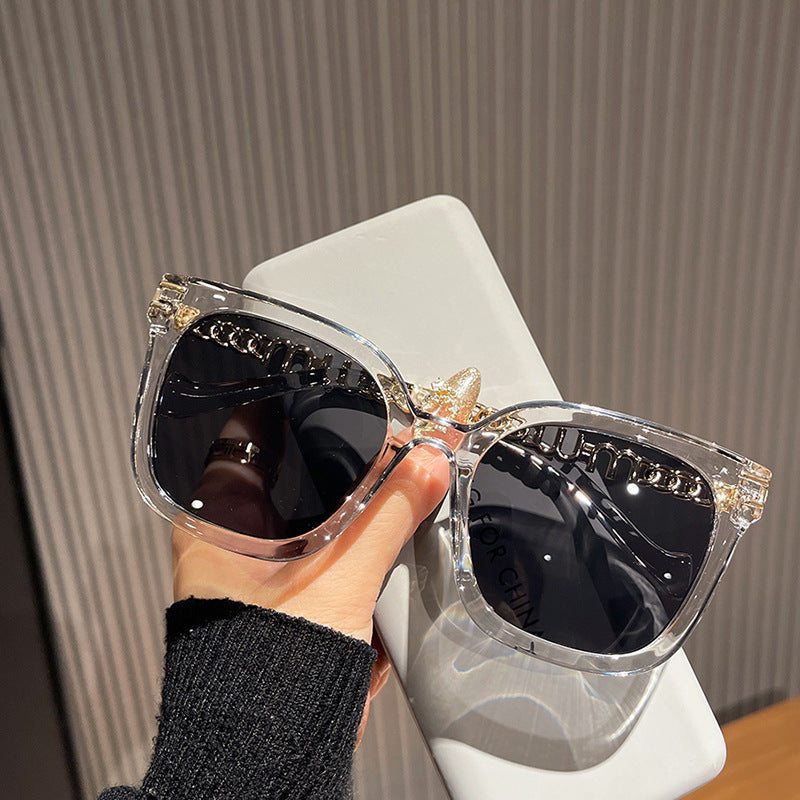 Women's trendy square sunglasses with elegant frame and stylish gold accent Skanto