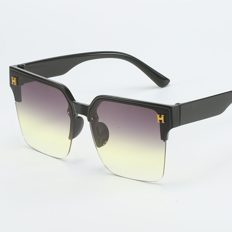Dame kvadratisk solbrille med elegant metallramme Skanto