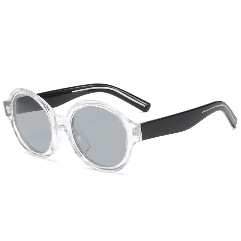 Dame moteriktig solbrille i stilfullt rundt design Skanto
