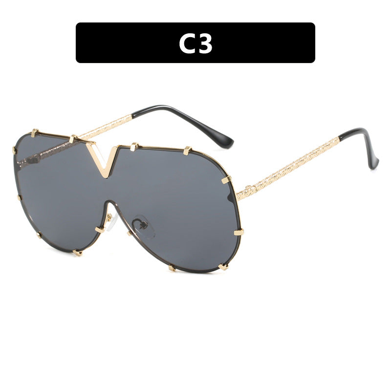 Women's oversized sunglasses in futuristic design Skanto