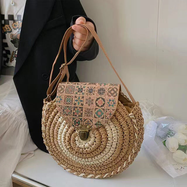 Round straw bag with adjustable leather strap Skanto