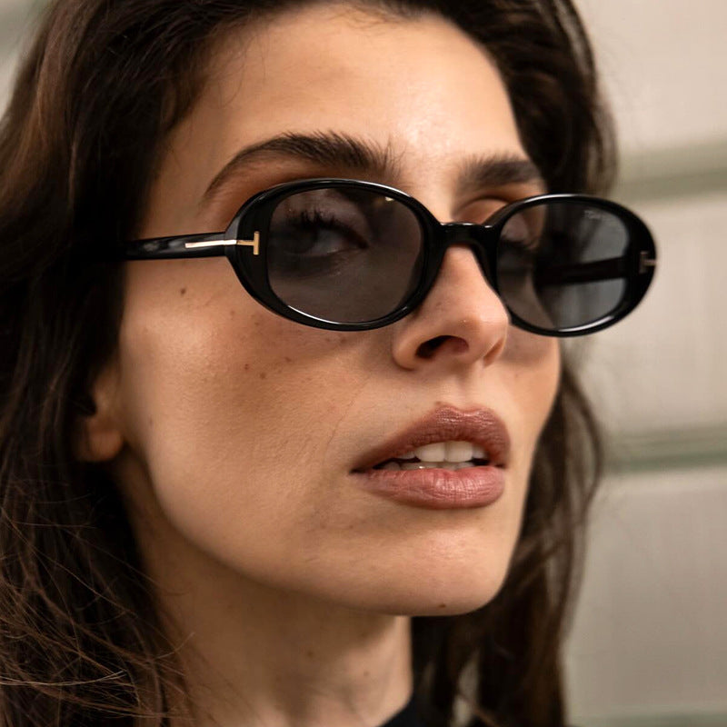 Women's stylish oval sunglasses with golden details Skanto