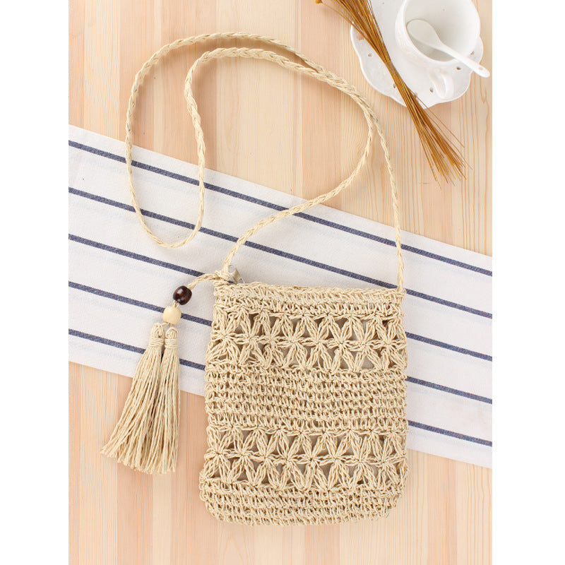 Handbag made of hand-knotted natural material with elegant fringe pendant Skanto