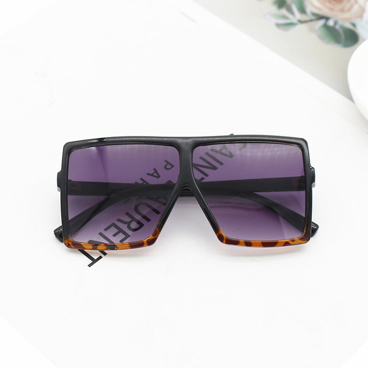 Dame oversized solbriller i trendy geometrisk design Skanto
