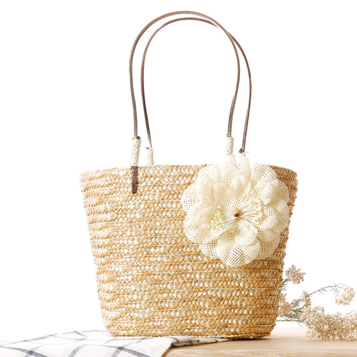 Beach bag with decorative floral detail Skanto