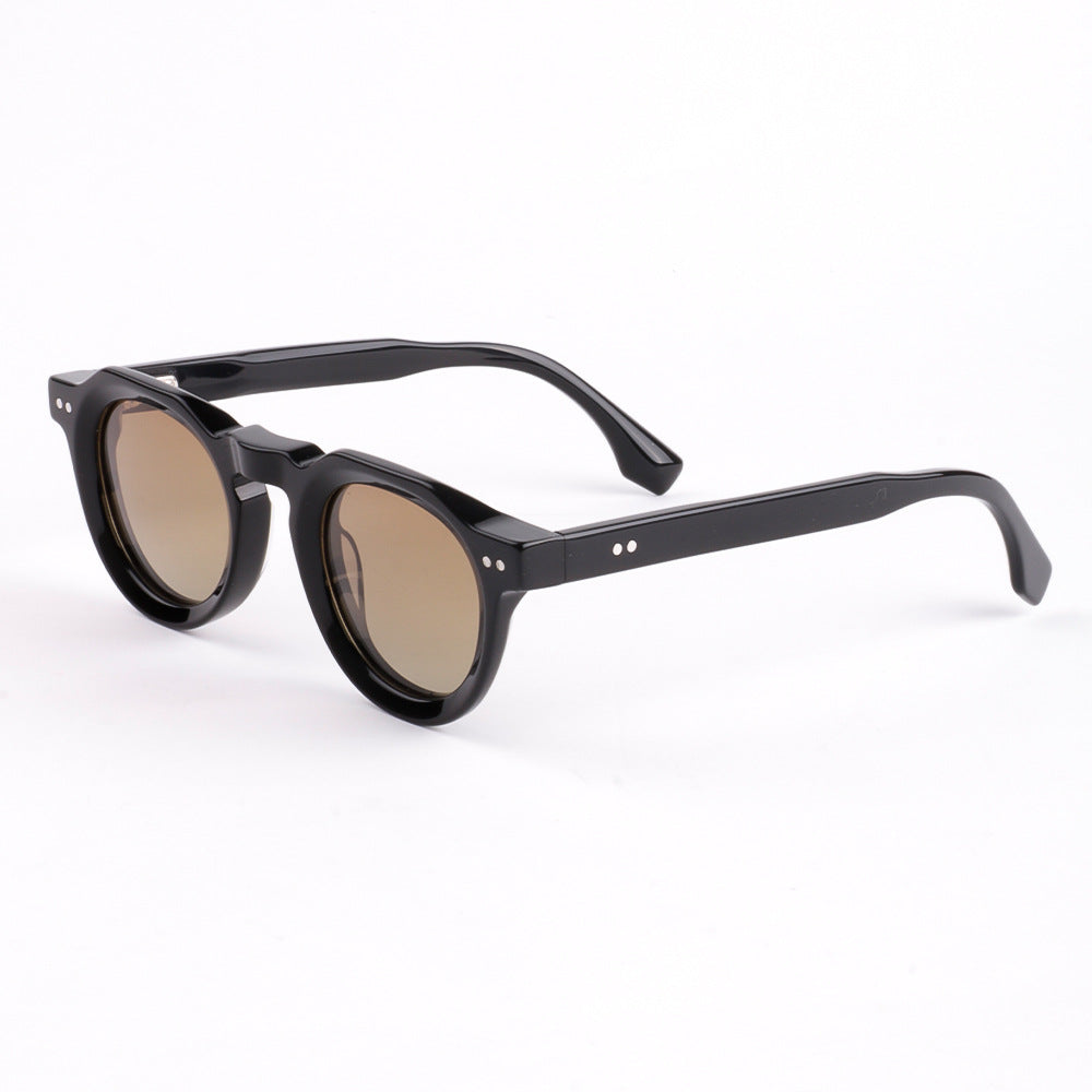 Dame moteriktig solbrille i unikt retrodesign med polariserte linser Skanto
