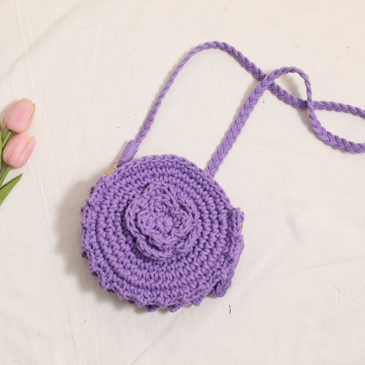 Hand-crocheted crossover bag with floral details Skanto