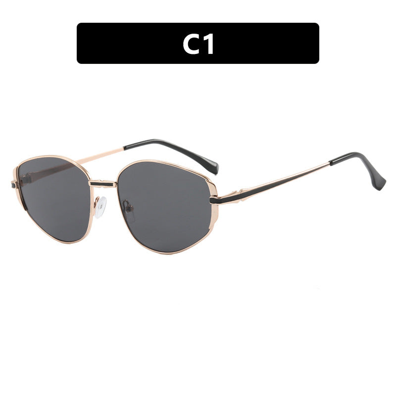 Dame moderne geometrisk solbrille med stilfull metallramme Skanto