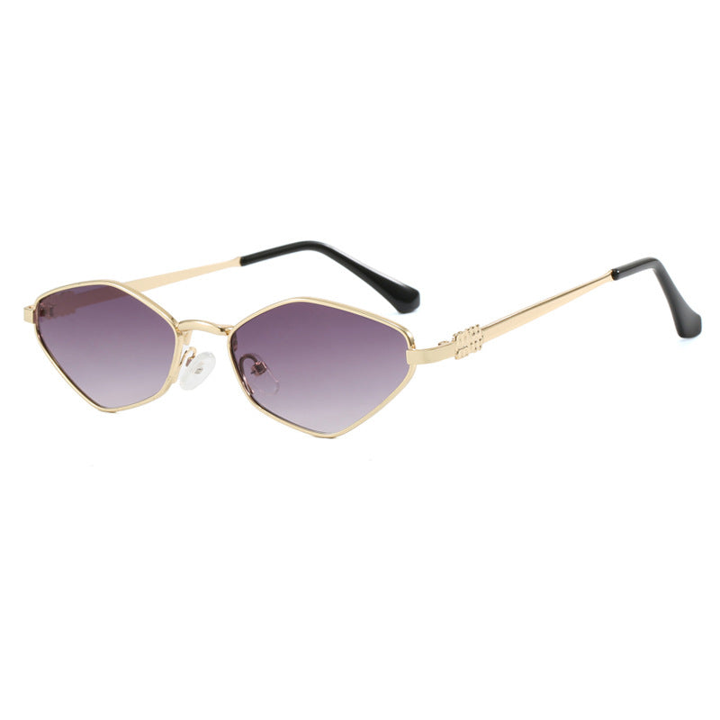 Dame geometrisk solbriller med blank metallramme og polarisert glass Skanto