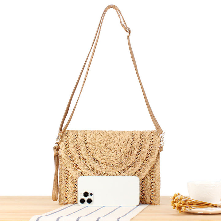 Shoulder bag made of high-quality braided natural material with an elegant wave pattern Skanto