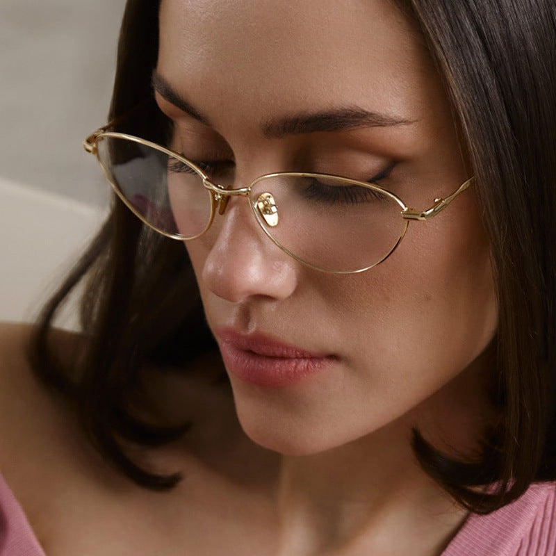 Dame fashionable solbriller i elegant oval design Skanto