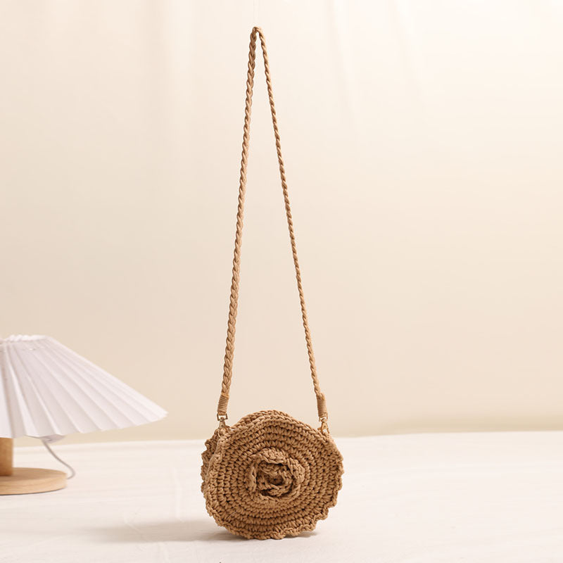 Hand-crocheted crossover bag with floral details Skanto