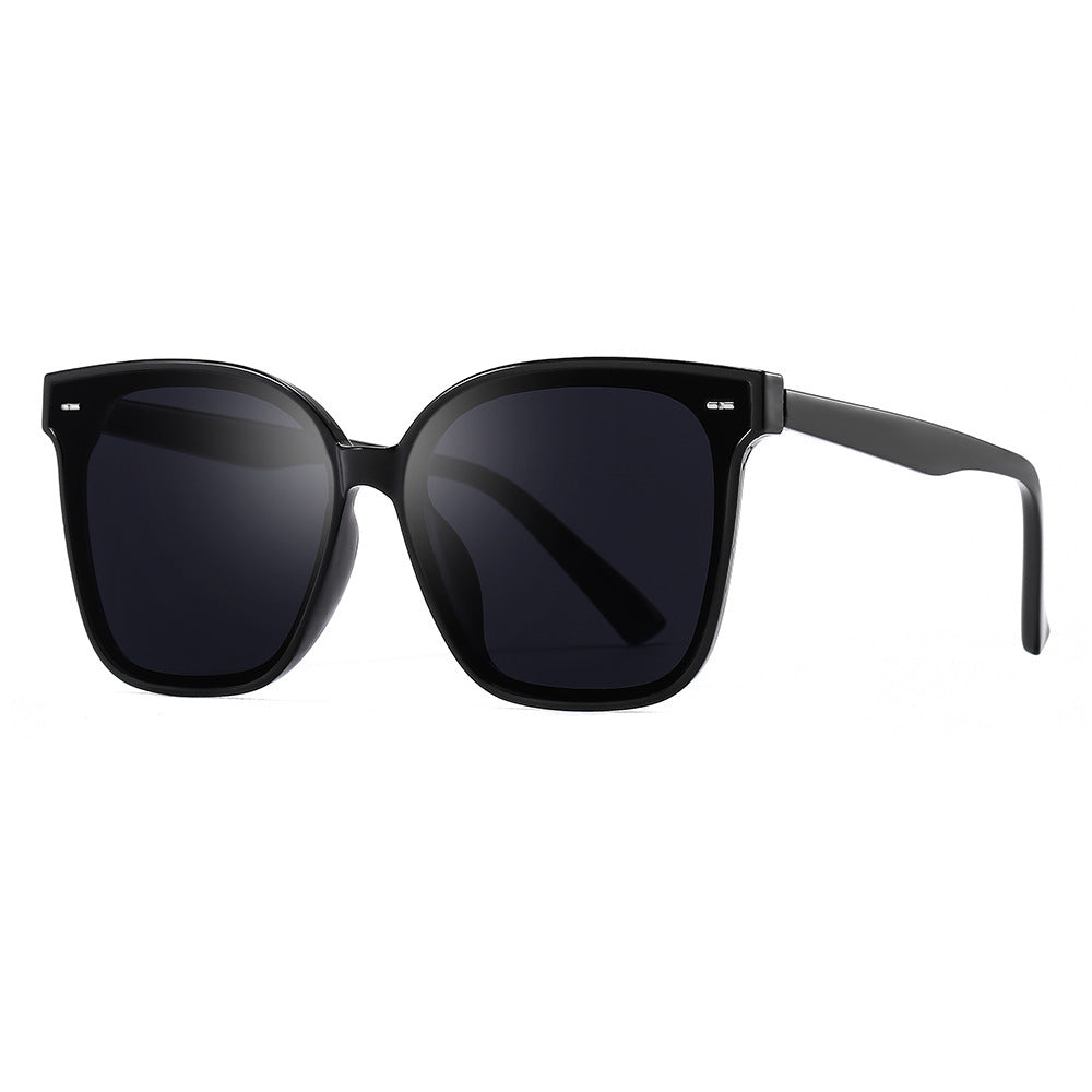 Dame solbrille i moderne geometrisk design Skanto