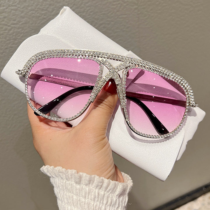Dame Glamorøs oversized solbrille med glitrende krystallramme Skanto