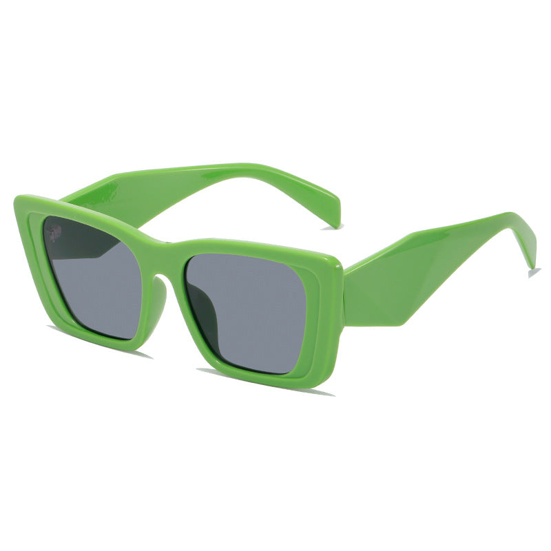 Dame moteriktig solbrille i avantgarde-stil Skanto
