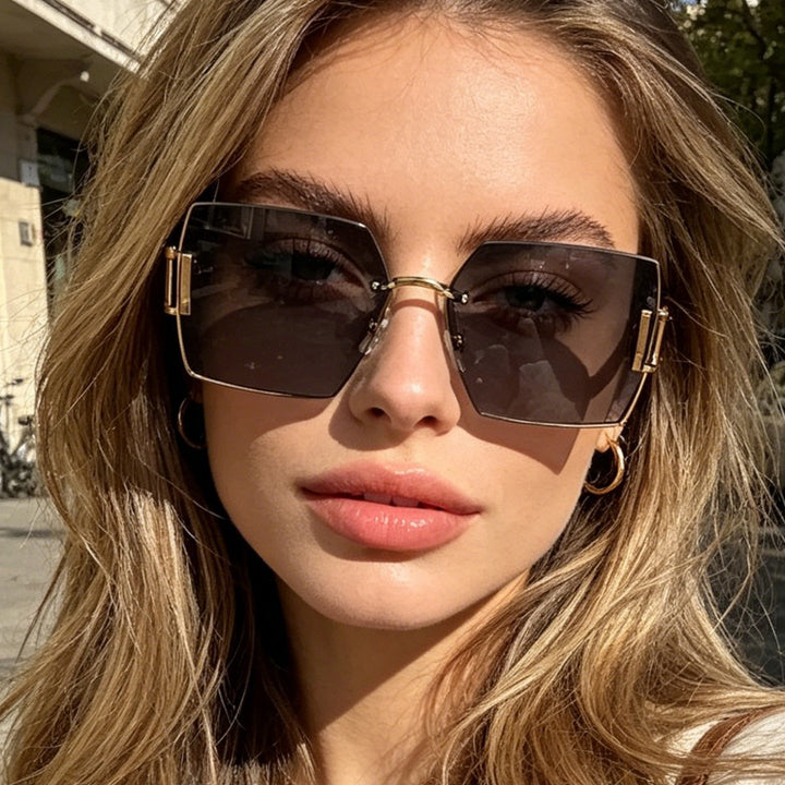 Dame kvadratisk solbrille med luksuriøs metallramme Skanto