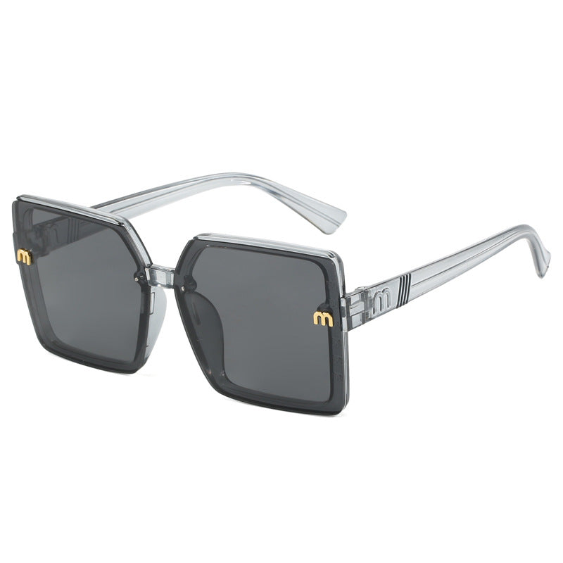 Dame moteriktig kvadratisk solbrille med speilende gradient Skanto