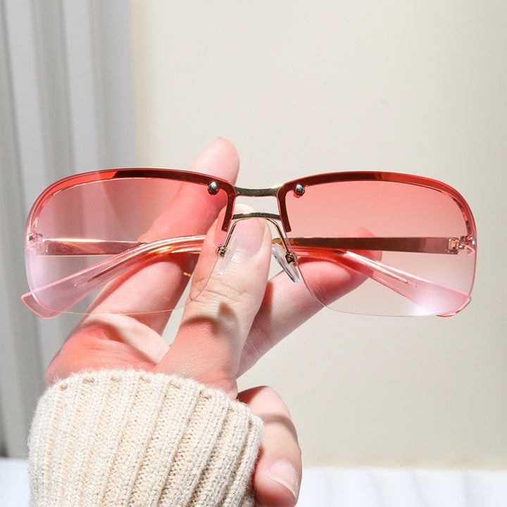 Women's sunglasses with large, elegant lenses and a modern metal frame Skanto