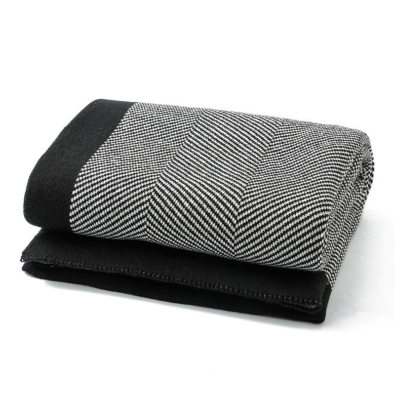 Kvinnelig Elegant Snuggle Blanket laget av Myk Strikk med Geometrisk Mønster Skanto