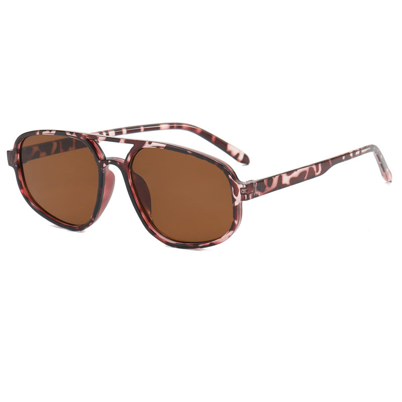 Dame moteriktig oversized solbrille med trendy ramme Skanto