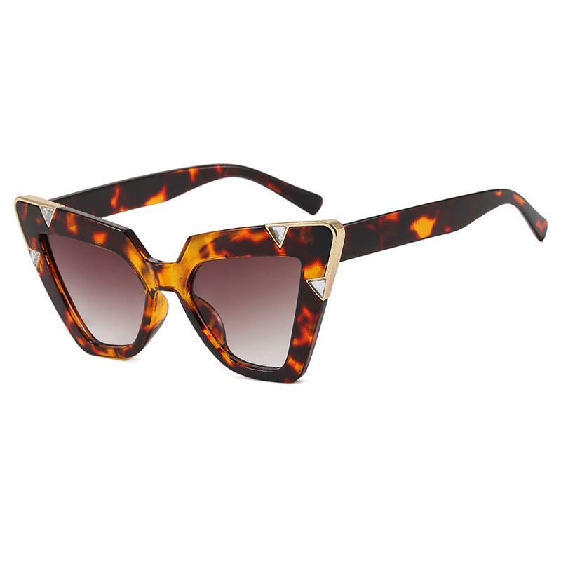Women's Cat-Eye Sunglasses with Luxurious Motif and Protective UV Filter Skanto