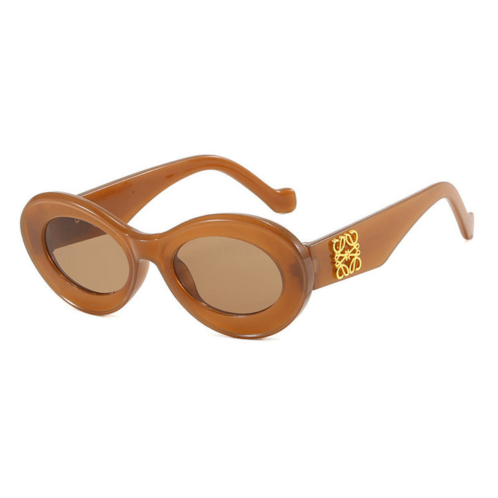 Dame fashionable solbriller med oval ramme og gullakenter Skanto