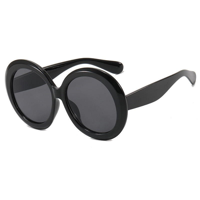 Dame oversized moteriktig solbrille med elegant design Skanto