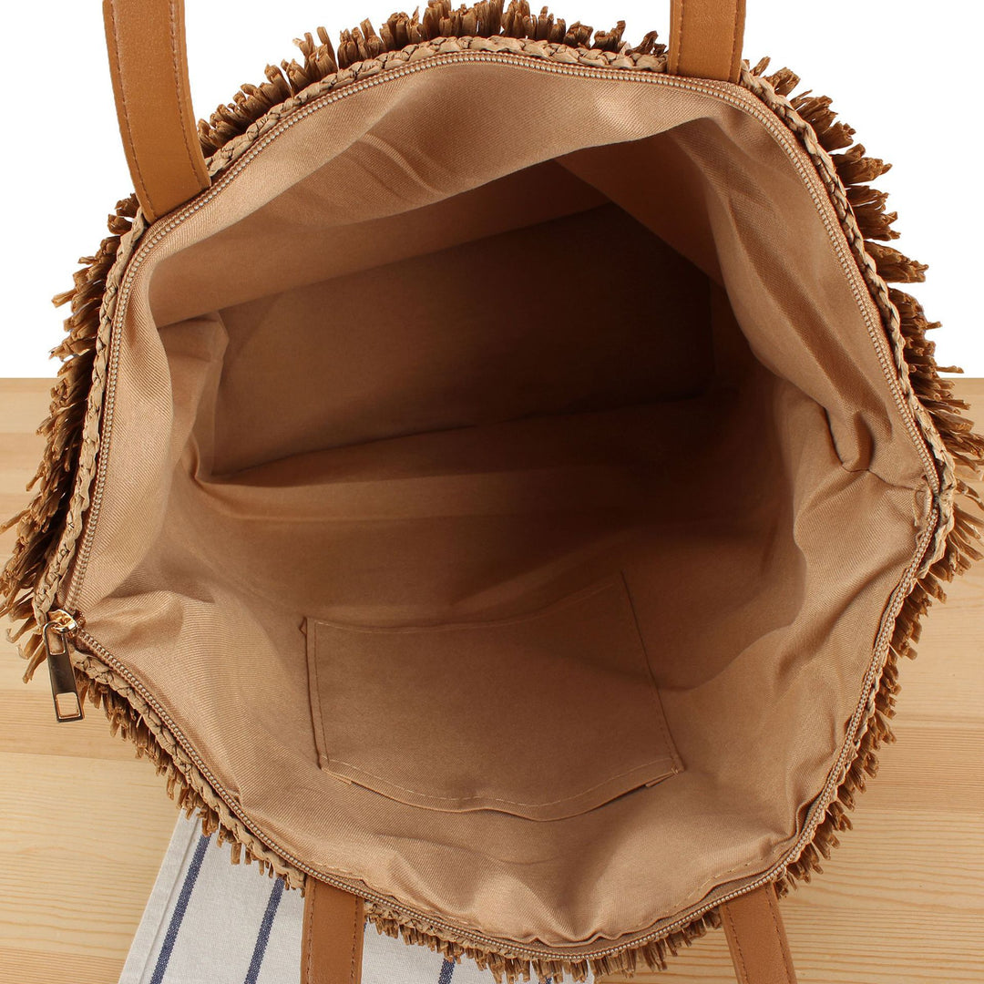 Beach bag made of hand-woven natural material with fringe detail Skanto