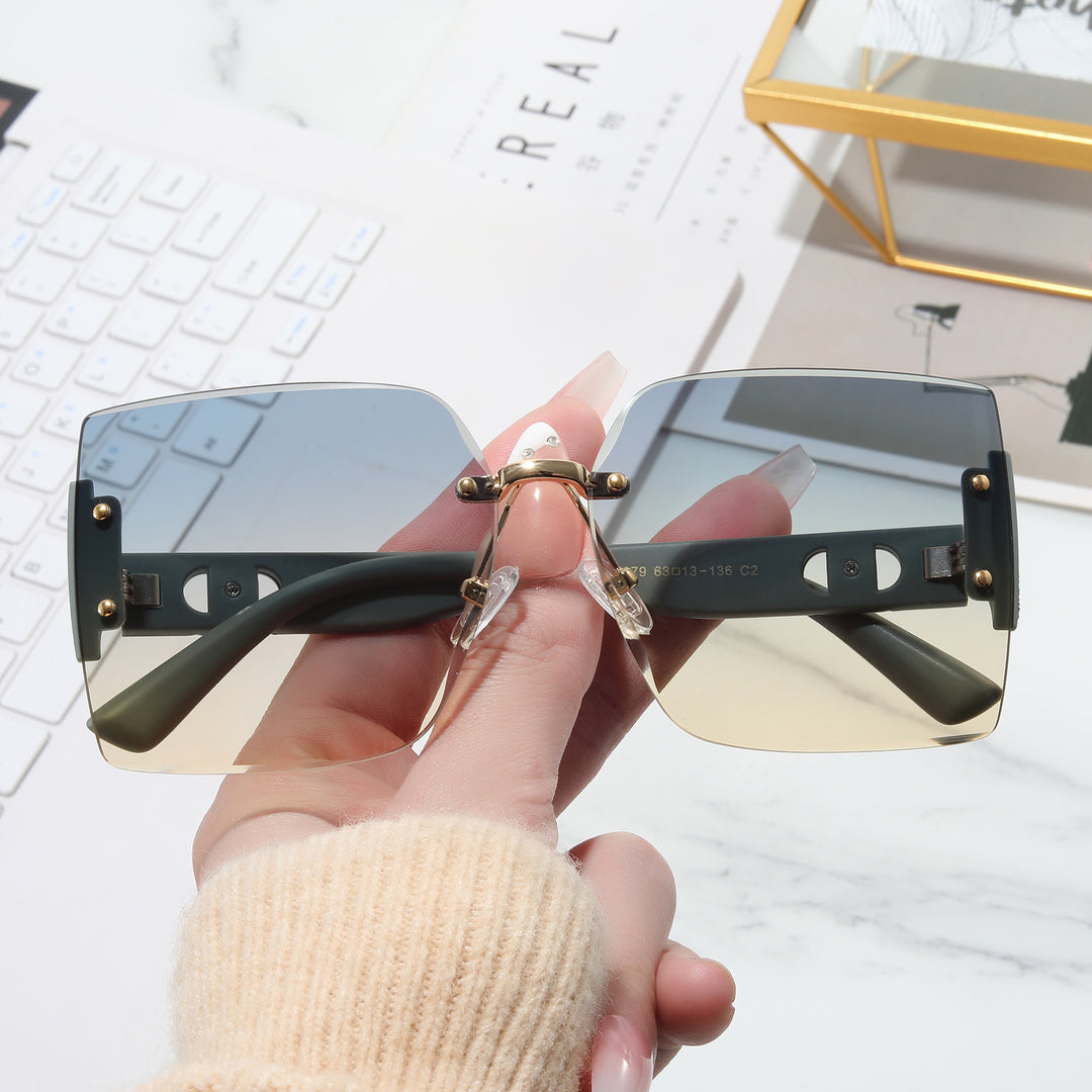 Damer Høyverdig rektangulær solbrille med stilfull metallramme Skanto