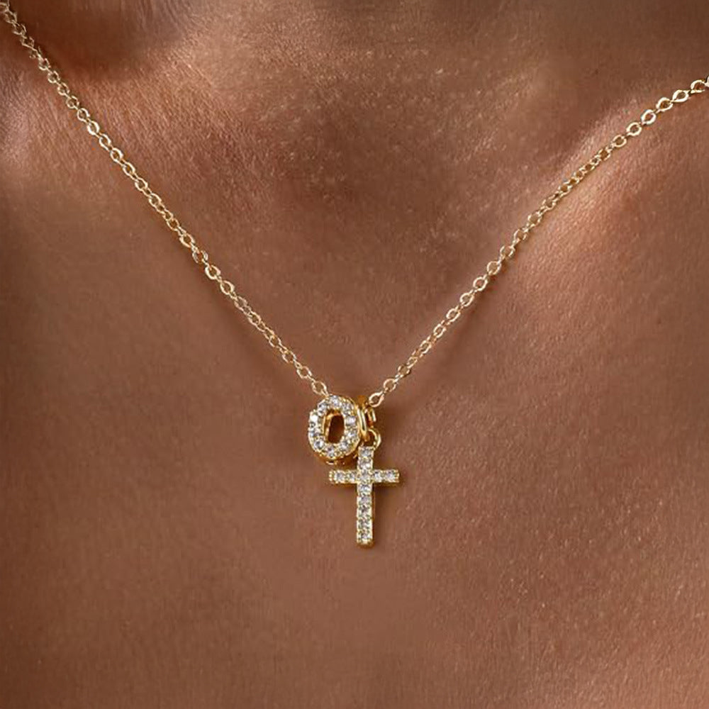 Skanto | Liten Diamant Initial & Kors Smykke