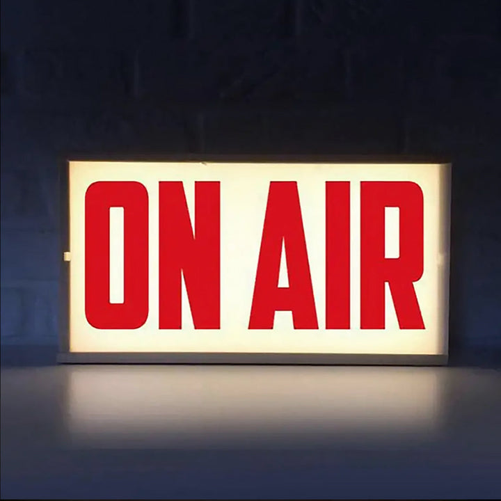 Skanto | On Air Skilt Retro Lysboks Bordlampe