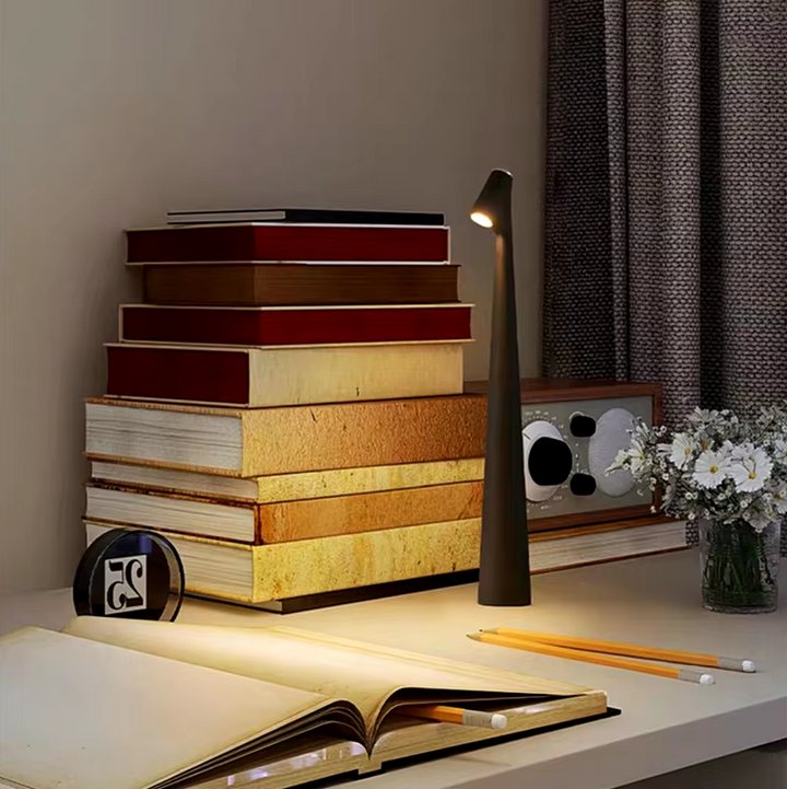Skanto | LumiLux Bærbar Touch LED Lampe – Oppladbar, Dimbar og Slank Design