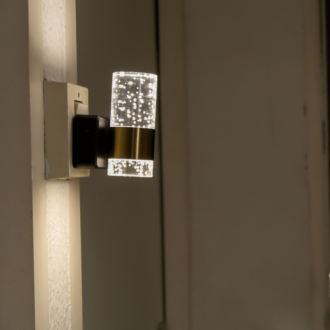 Skanto | LumiKristall Plugg-i Vegglampe med Lyssensor