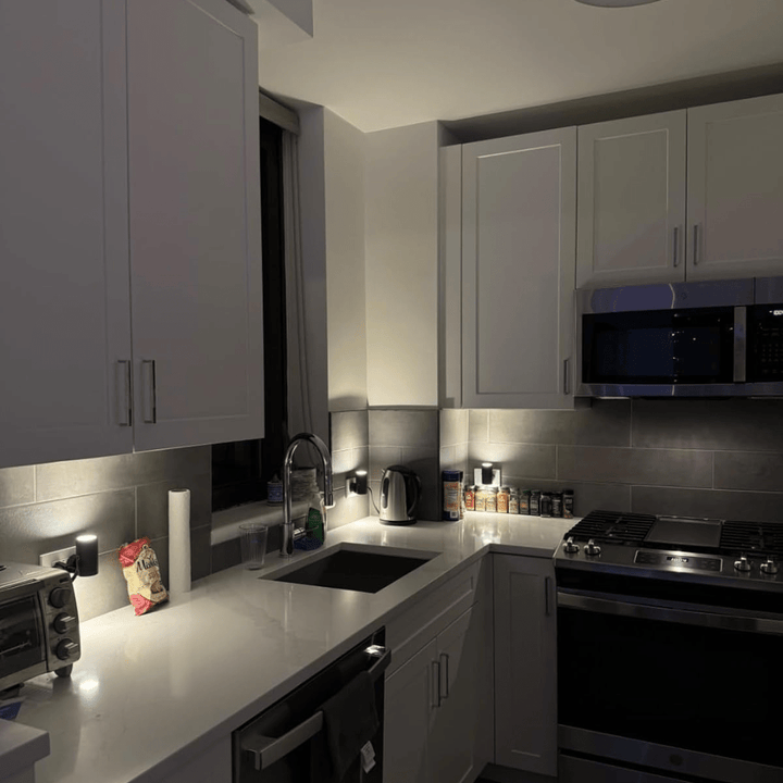 Skanto | Alova LED Plug-In Vegglampe – Dimmbar Sensorlampe for Gang, Trapper & Soverom