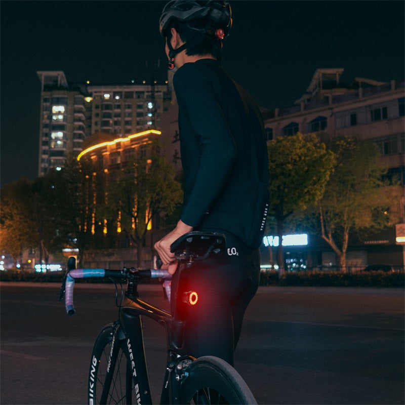 Skanto | Slank sykkel baklykt med automatisk bremsesensor og lysdeteksjon