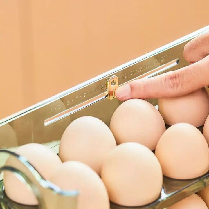 Plassbesparende eggbeholder med hengslet lokk og friskhetsindikator