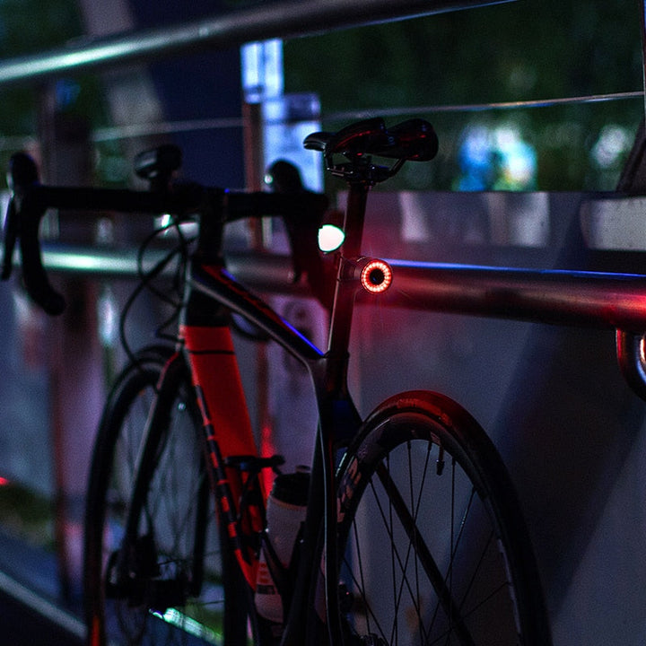 Skanto | Slank sykkel baklykt med automatisk bremsesensor og lysdeteksjon