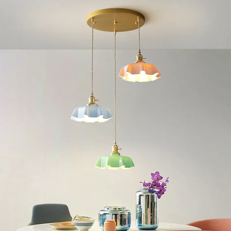 Messing pendellampe i fransk design – Elegant taklampe til stue | Skanto