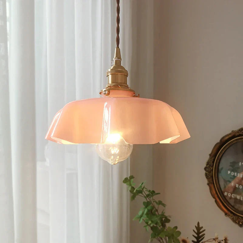 Messing pendellampe i fransk design – Elegant taklampe til stue | Skanto