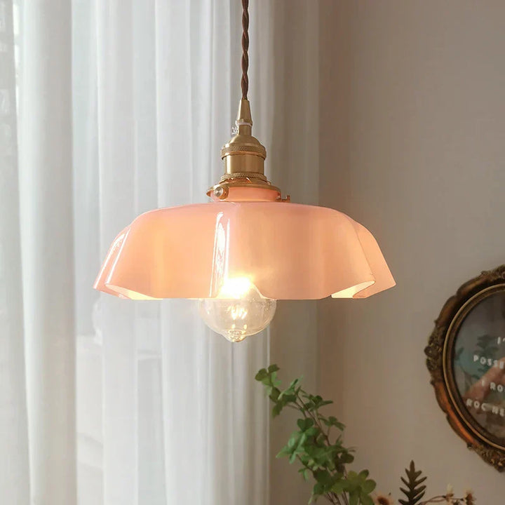 Messing pendellampe i fransk design – Elegant taklampe til stue | Skanto